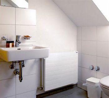 Swiss Star Guesthouse District 4 - Contactless Self Check-In Цюрих Екстер'єр фото
