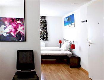 Swiss Star Guesthouse District 4 - Contactless Self Check-In Цюрих Екстер'єр фото